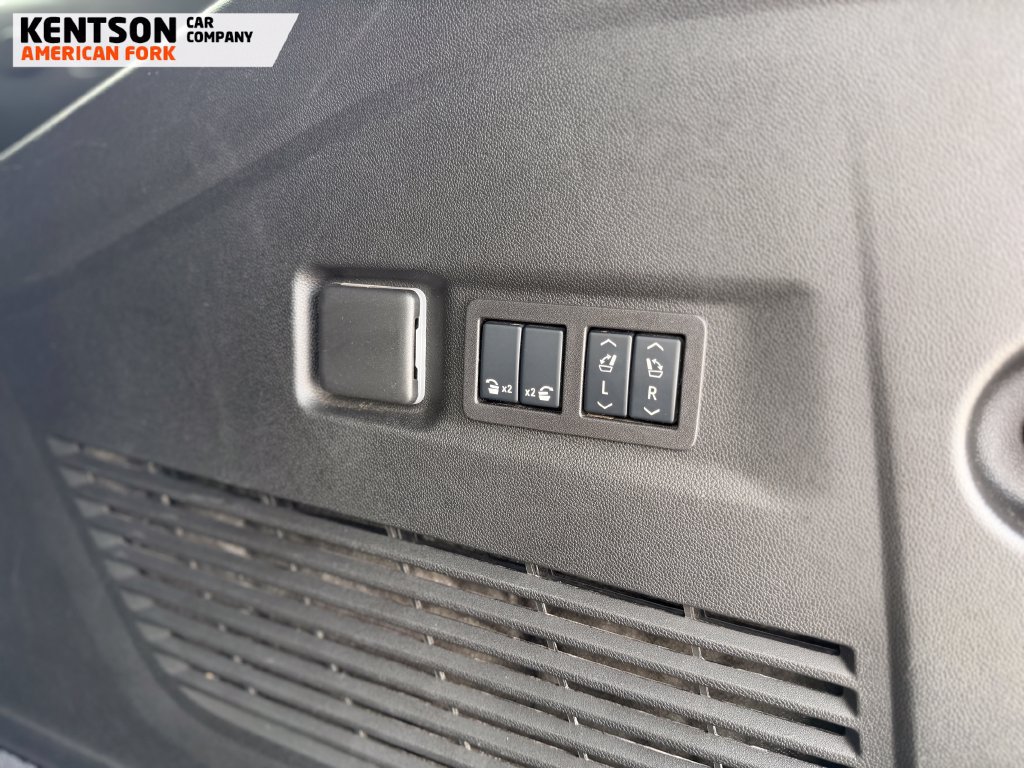 Used 2025 Chevrolet Suburban High Country AWD/4WD image 37
