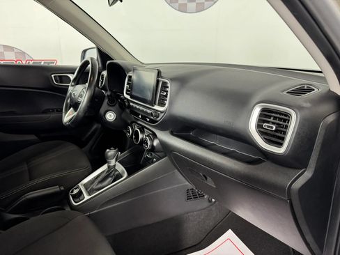 Used 2021 Hyundai Venue SEL FWD image 12