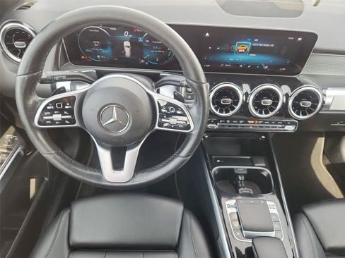 Used 2020 Mercedes-Benz GLB 250 w/ Premium Package image 11