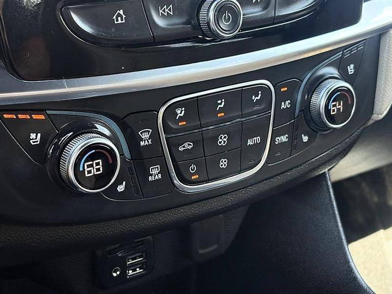 Used 2023 Chevrolet Traverse Premier FWD image 30