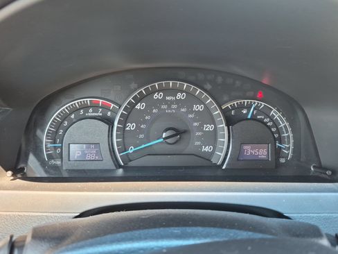 Used 2012 Toyota Camry XLE w/ Leather Pkg FWD image 12