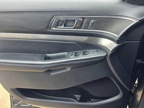 Used 2019 Ford Explorer XLT w/ Equipment Group 202A image 11