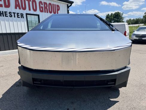 Used 2024 Tesla Cybertruck AWD Crew Cab image 3