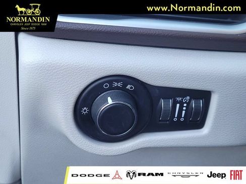 Used 2017 Chrysler Pacifica LX FWD image 13