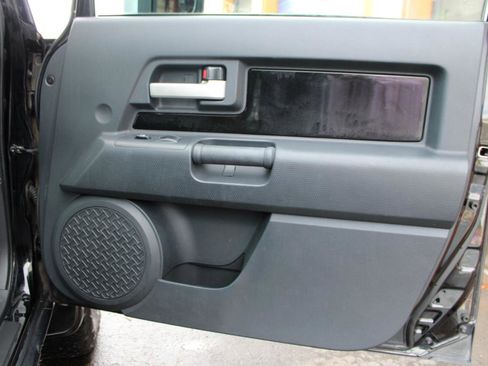 Used 2011 Toyota FJ Cruiser 4WD w/ Upgrade Pkg image 41