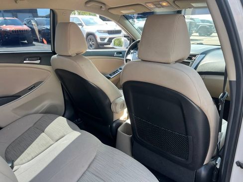 Used 2016 Hyundai Accent SE FWD image 18