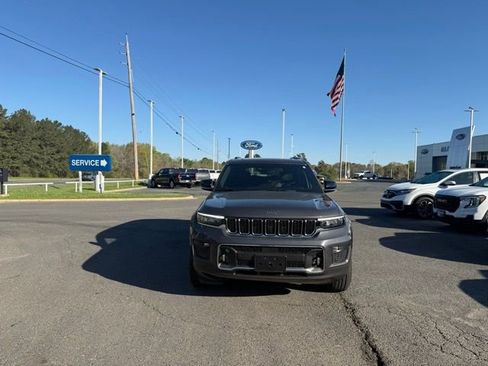 Used 2022 Jeep Grand Cherokee L Overland image 2