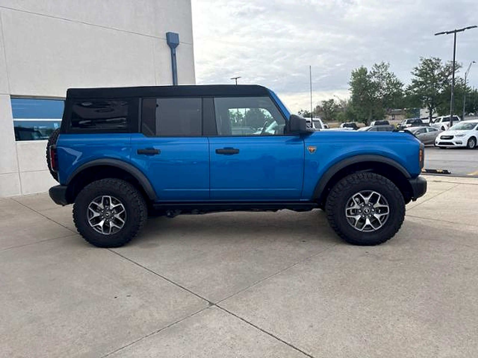 Used 2023 Ford Bronco Badlands AWD/4WD image 4