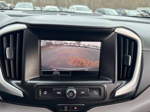 Used 2024 GMC Terrain SLE image 25