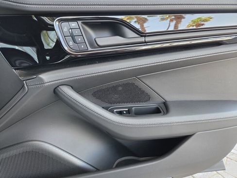 Used 2025 Porsche Panamera image 22