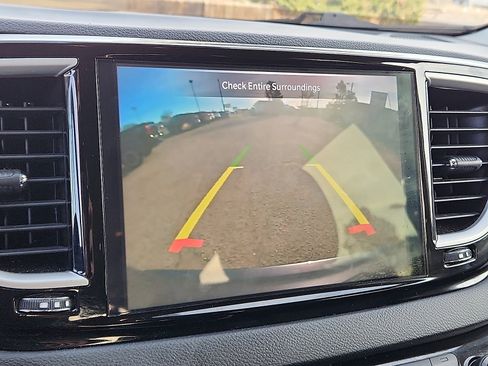 Used 2023 Chrysler Pacifica Touring-L image 14