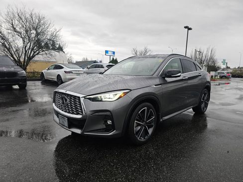 Used 2023 INFINITI QX55 Essential image 3