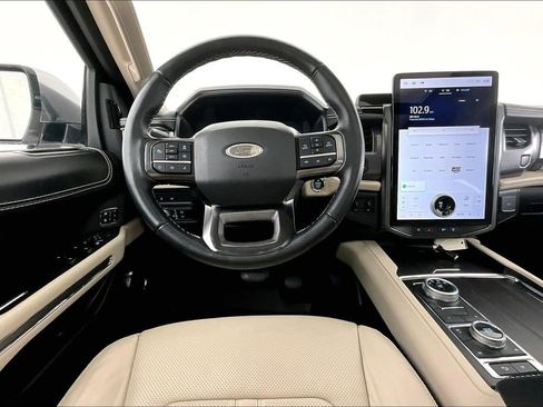 Used 2022 Ford Expedition Platinum image 7