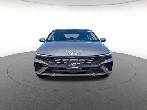 Used 2025 Hyundai Elantra SEL image 2