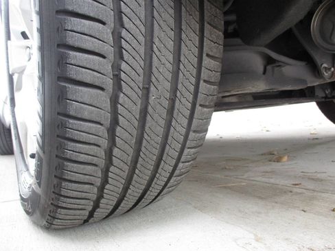 Used 2022 Volvo XC40 T5 Momentum image 73