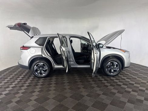 Certified 2024 Nissan Rogue SV image 19