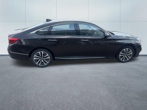 Used 2018 Honda Accord Touring image 10