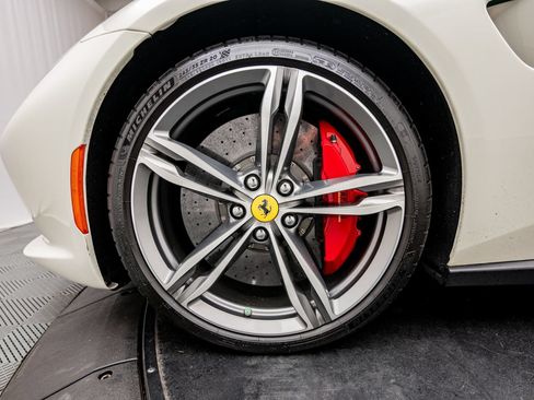 Used 2019 Ferrari GTC4Lusso AWD/4WD image 41