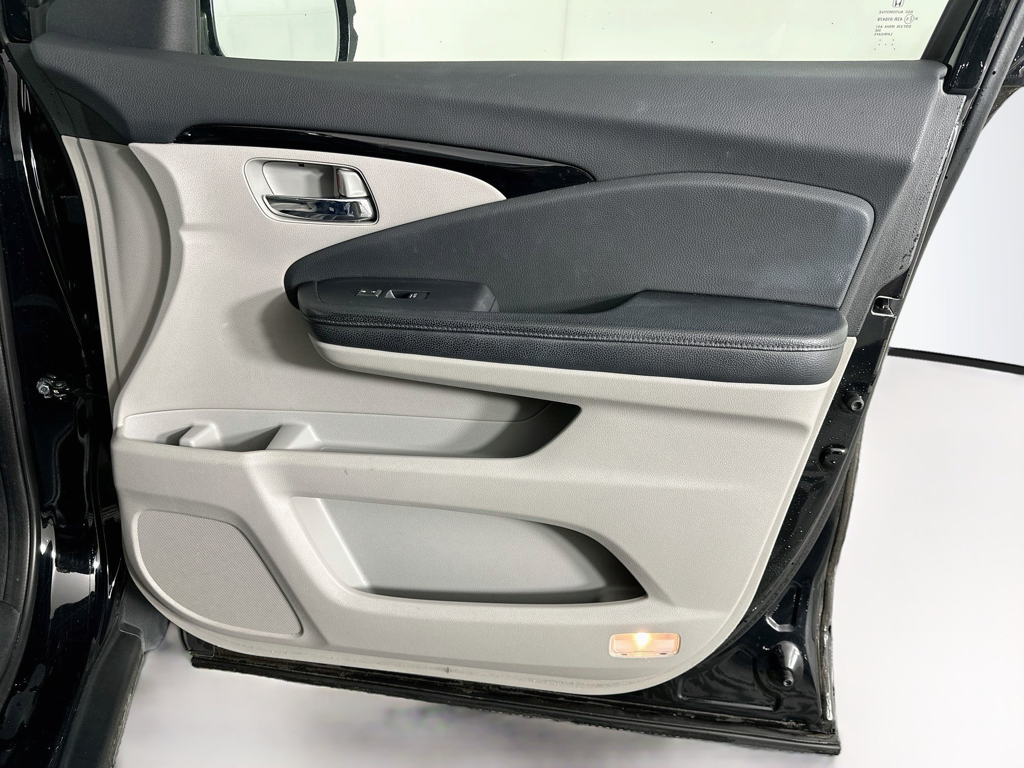 Used 2016 Honda Pilot Touring image 36