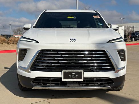 Used 2025 Buick Enclave Preferred image 2