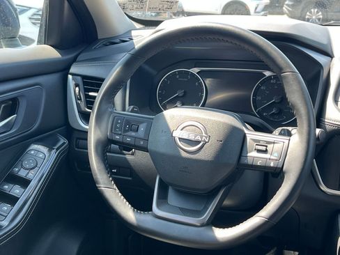 Used 2025 Nissan Rogue SV AWD/4WD image 30
