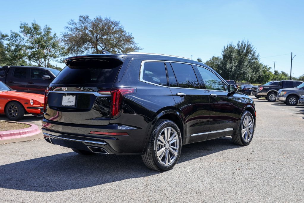 Used 2025 Cadillac XT6 Premium Luxury FWD image 4