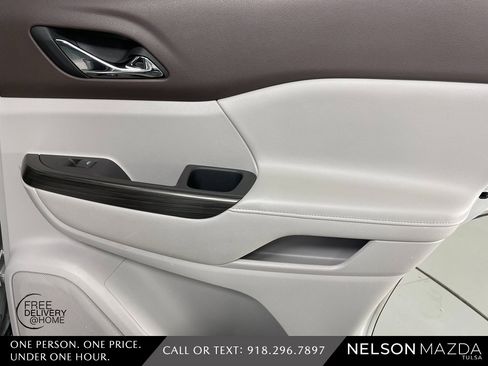 Used 2019 GMC Acadia SLT image 42