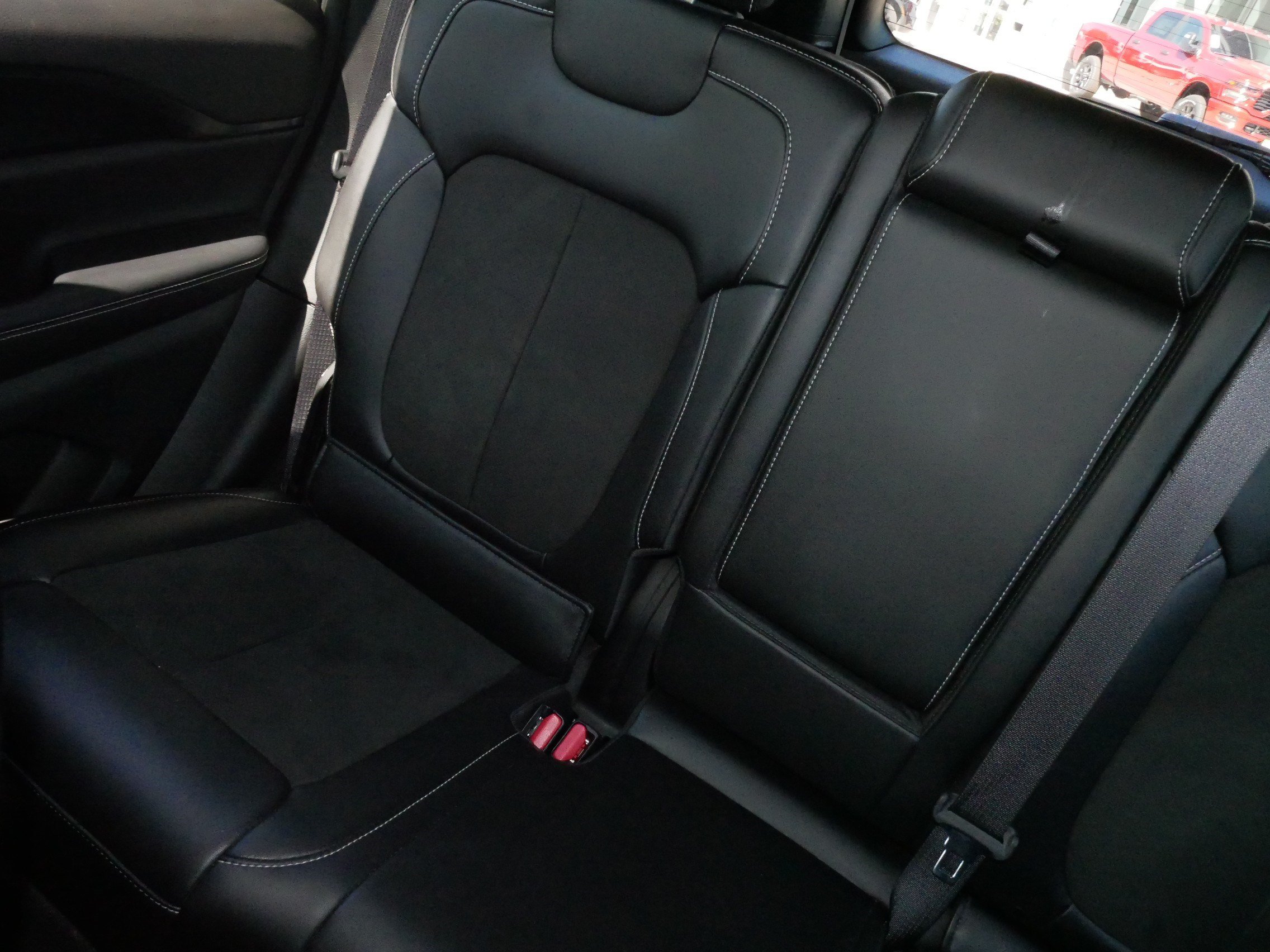 Used 2023 Jeep Grand Cherokee Altitude AWD/4WD image 12
