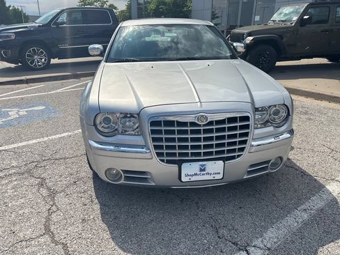 Used 2005 Chrysler 300 C w/ Sound Group II RWD image 9