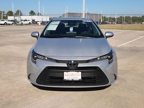 Used 2025 Toyota Corolla LE image 9