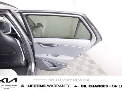 New 2025 Kia Niro EX Touring image 13