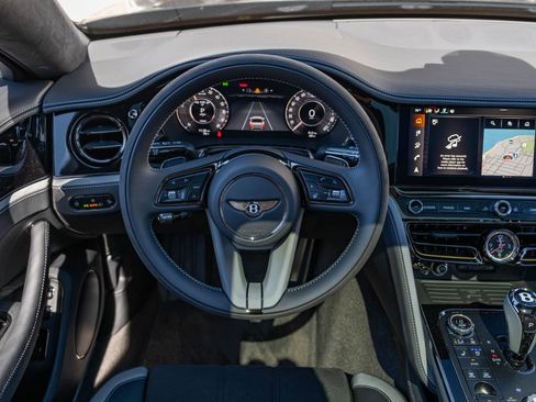 Used 2025 Bentley Flying Spur Plug-In Hybrid AWD/4WD image 43