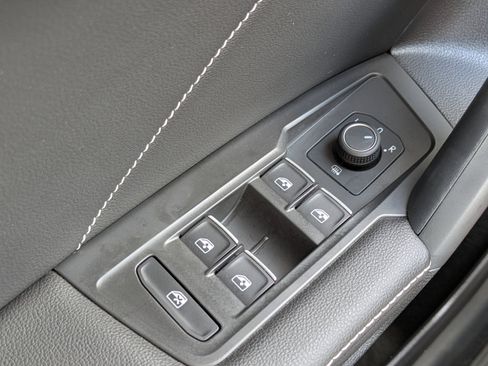 Certified 2023 Volkswagen Tiguan SE image 24