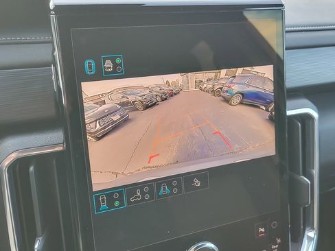 Used 2025 GMC Acadia Elevation image 15