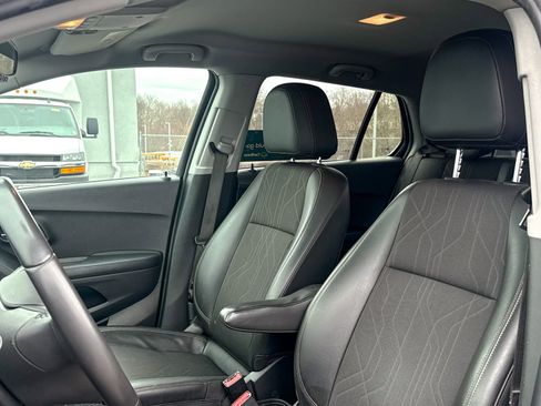 Certified 2022 Chevrolet Trax LT w/ Midnight Edition image 20