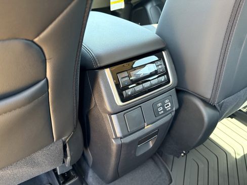 New 2026 Subaru Ascent Limited AWD/4WD image 30