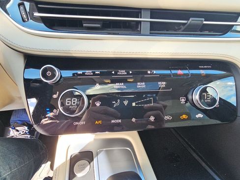Used 2023 INFINITI QX60 Sensory w/ Vision Package AWD/4WD image 18