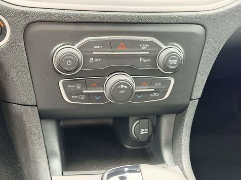 Used 2023 Dodge Charger SXT RWD image 5