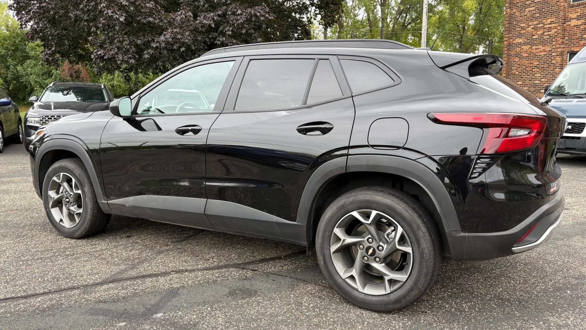 Used 2025 Chevrolet Trax LT w/ LT Convenience Package FWD image 6