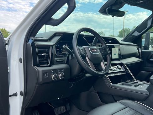 Used 2025 GMC Sierra 2500 AT4X AWD/4WD image 13