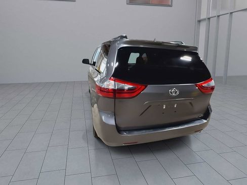 Used 2020 Toyota Sienna LE w/ LE Preferred Package AWD/4WD image 7