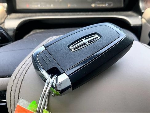 Used 2021 Lincoln Aviator Reserve w/ Equipment Group 208A AWD/4WD image 12
