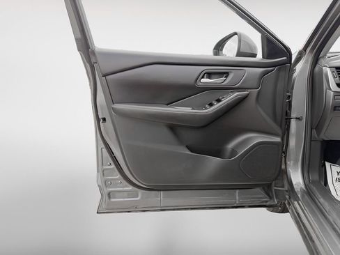 Used 2024 Nissan Rogue SV image 14