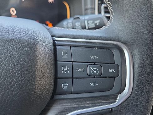 Used 2024 Jeep Wagoneer Series III AWD/4WD image 19