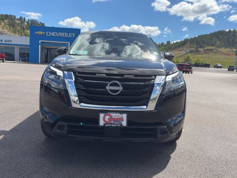 Used 2025 Nissan Pathfinder SV AWD/4WD image 11