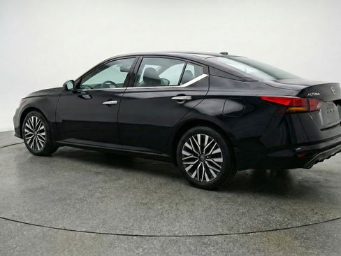 Used 2025 Nissan Altima 2.5 SV FWD image 6