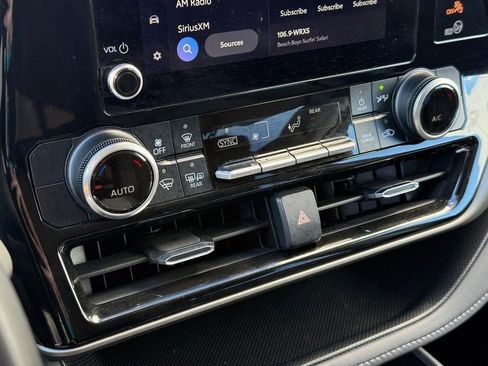 Used 2024 Toyota Highlander LE image 29