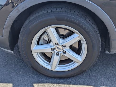 Used 2016 Ford Explorer XLT w/ Equipment Group 201A AWD/4WD image 13