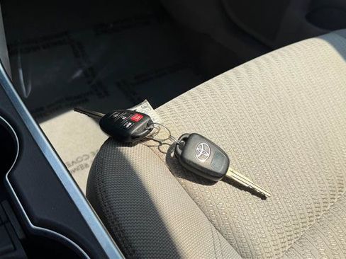Used 2016 Toyota Camry LE FWD image 28
