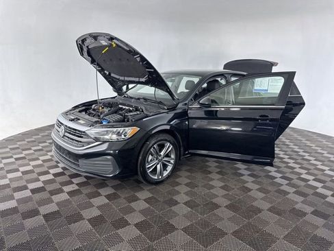 Used 2024 Volkswagen Jetta SE image 13